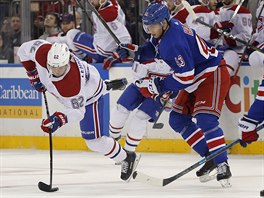 Libor Hjek z New York Rangers pi svm debutu v NHL sleduje, jak Artturi...