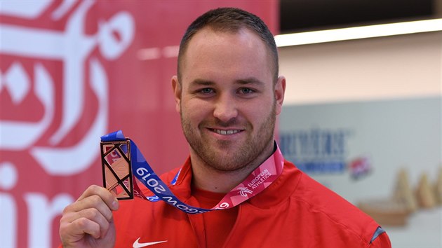 Koulař Tomáš Staněk s bronzovou medailí z HME v Glasgow.