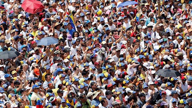 Pznivci vdce venezuelsk opozice Juana Guaida protestovali v Caracasu proti prezidentoviNicolsuMadurovi. (4. bezna 2019)