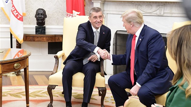 Premir Andrej Babi se v Ovln pracovn Blho domu setkal s americkm prezidentem Donaldem Trumpem. (7. bezna 2019)