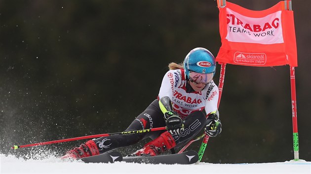 Amerianka Mikaela Shiffrinov na trati prvnho kola obho slalomu ve pindlerov Mln.