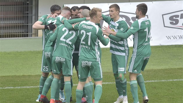 Fotbalist Bohemians slav rychlou branku v vodu utkn na hiti Karvin.