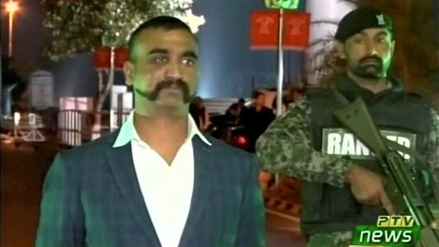 Indick pilot Abhinandan Varthaman, kterho zajala pkistnsk armda, je opt na svobod. (1. bezna 2019)