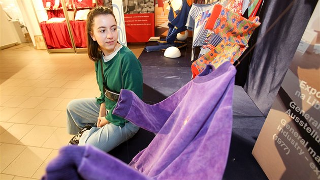 Slavnou �ru p�seck�ho Jitexu p�ipom�n� Pr�che�sk� muzeum. Expozici p�edstavil kur�tor Bohum�r Bern�ek a grafi�ka Marie Kol��ov�.