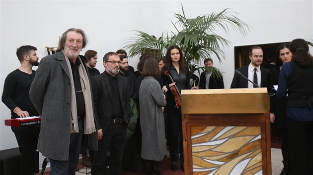 V Brn� se v �ter� konal poh�eb zn�m�ho divadeln�ho i filmov�ho herce Ji��ho Pechy, kter� zem�el ve v�ku 74 let. Rozlou�it se s n�m p�i�el i jeho p��tel a dlouholet� hereck� partner Bolek Pol�vka.