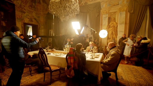 Na milotickém zámku se natáčí scény filmu Poslední aristokratka. (2019)
