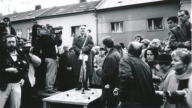 Velkou zsluhu na vzniku pamtnku m i tehdej starosta Svitav Ji Brdl.