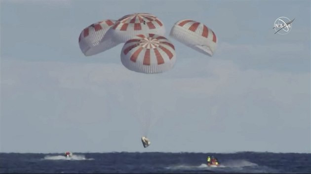 Lo Crew Dragon pistv v Atlantiku 8. bezna 2019 ve 14:45 stedoevropskho asu.