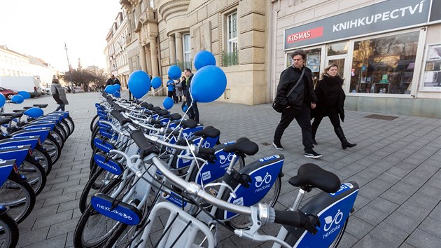 V Prostějově, kde je díky rovinatému terénu jízda na kole velmi populární, otevřela od začátku března veřejná půjčovna bicyklů.