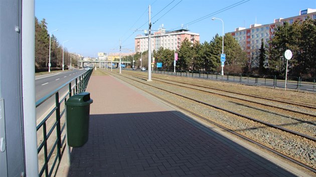 Tramvajov zastvka v olomouck Brnnsk ulici, kde pipravil o kabelku jednu ze svch obt mu, jen bhem necelho tdne v Olomouci pepadl ti eny a tvrtou okradl.