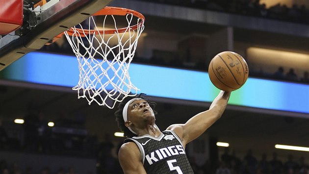 De'Aaron Fox ze Sacramenta smeuje do koe New Yorku.