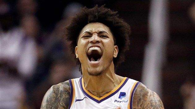 Kelly Oubre Jr. (3) z Phoenixu  slav bhem zpasu s Milwaukee.