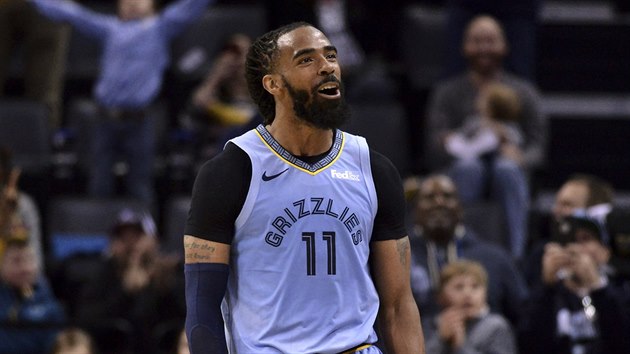 Mike Conley z Memphisu se hecuje.