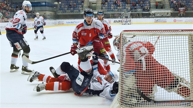 Mela ped brankou v duelu Chomutov vs. Olomouc (erven)