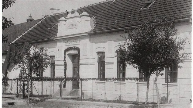kola v Blatnice byla postavena v roce 1906.
