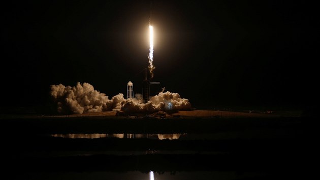 Start rakety Falcon 9 společnosti SpaceX s lodí Crew Dragon. (2. března 2019)