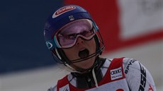 Americká lyaka Mikaela Shiffrinová slaví vítzství v slalomu ve pindlerov...