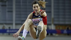 Rumunská dálka�ka Alina Rotaruová b�hem finále na evropském halovém �ampionátu...