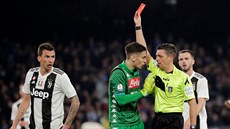 A VEN! Známý italský sudí Gianluca Rocchi nekompromisn vyluuje neapolského...