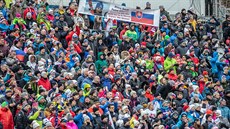 Fanouci sledují obí slalom ve pindlerov Mlýn.