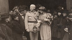 Maurice a Jarmila Pelléovi pi svatb na Staromstské radnici v roce 1921.