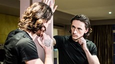 Sergej Polunin jet s vytetovanou hlavou ruského prezidenta na hrudi.