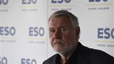 Europoslanec Jaromír Štětina, lídr hnutí ESO - Evropa společně, čeká na začátek...