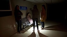 Blackout na porodním oddlení nemocnice ve venezuelské metropoli Caracasu...