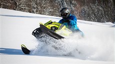 Jízda v hlubokém sn�hu je jako ve vlnách.