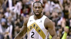 Kawhi Leonard z Toronta oslavuje.