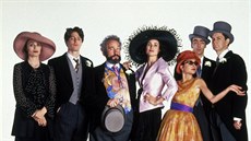 Kristin Scott Thomasová, Hugh Grant, Simon Callow, Andie MacDowellová,...