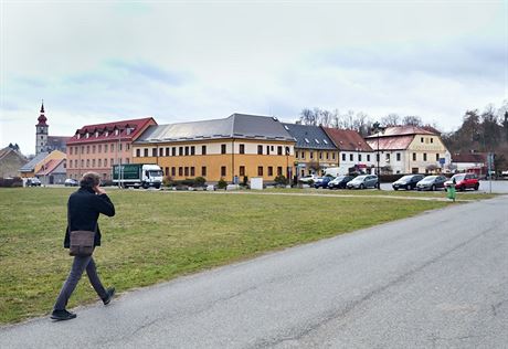 Národní výbor v roce 1985 srovnal se zemí nejhezí ást centra Mimon....