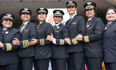 Indické pilotky spolenosti Air India v pedveer Mezinárodního dne en v Novém...