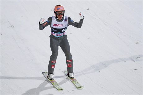 Stefan Kraft se raduje po svém skoku v Lillehammeru.