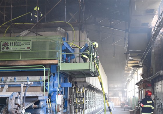 Poár v ostrovské továrn na výrobu papírové lepenky. (12. 3. 2019)