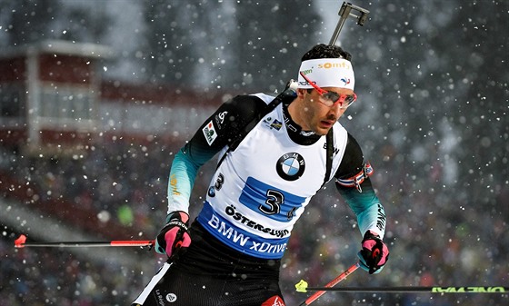 Frustrovaný finiman francouzské tafety Martin Fourcade odstelil medailové...