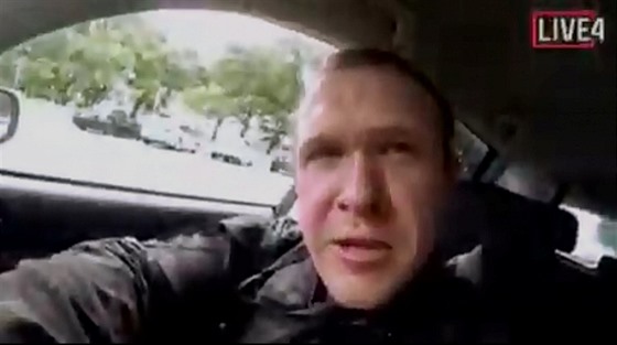 Fotografie z videozáznamu útoníka, který stílel v meit v novozélandském...