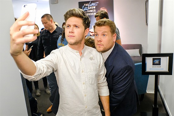 Niall Horan does a selfie with James Corden during