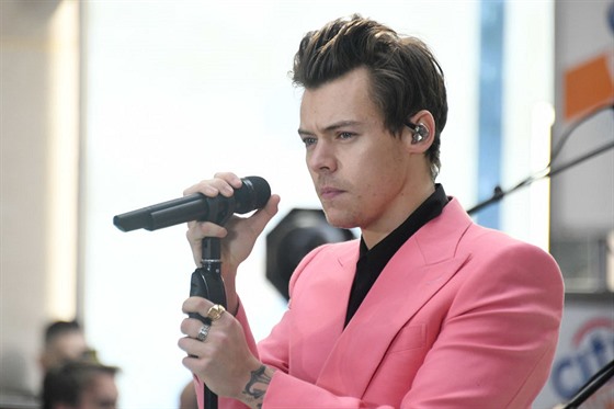Harry Styles performs on NBC's \"Today\" at Rockefeller Plaza on May 9, 2017 in New York City.