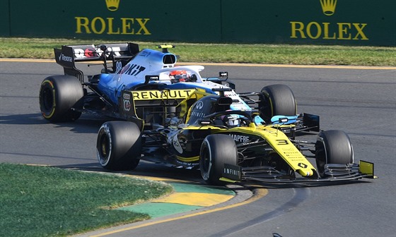 Daniel Ricciardo s vozem renault