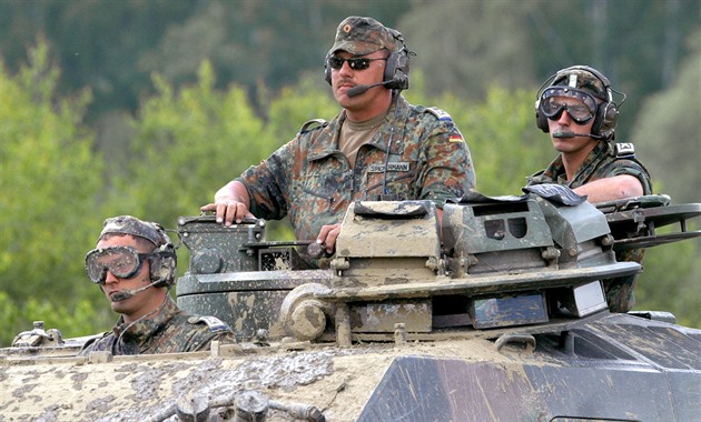 Německo vybuduje největší armádu v Evropě. Změnilo ústavu, utratí biliony