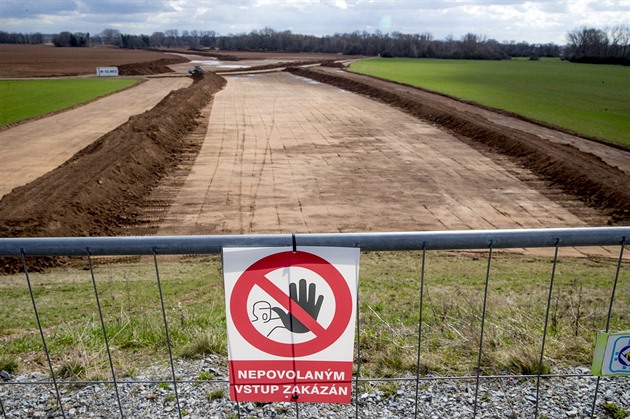 Ve tvrtek zaala v Opatovicích nad Labem stavba dálnice D35.