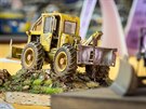 Lesní kolový traktor LKT 81 postavený bez stavebnice, tj. z destiek, profil a...