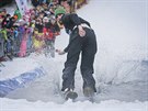 Lyai a snowboardist zakonuj seznu Jzdou pes loui na piku (16....