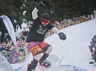 Lyai a snowboardist zakonuj seznu Jzdou pes loui na piku (16....