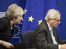 Britská premiérka Theresa Mayová a éf evropské komise Jean-Claude Juncker po...