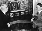 Emil Hácha jedná s Adolfem Hitlerem na Praském hrad. (16. bezna 1939)