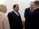 Rozvádjící se manelé Paroubkovi (vlevo) u Obvodního soudu pro Prahu 5 (13. 3....