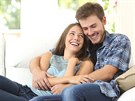 Pvodní snímek zamilovaného páru pochází z fotoagentury Shutterstock.