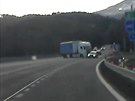Polsk kamion pejel dvojitou ru a ohrozil idie